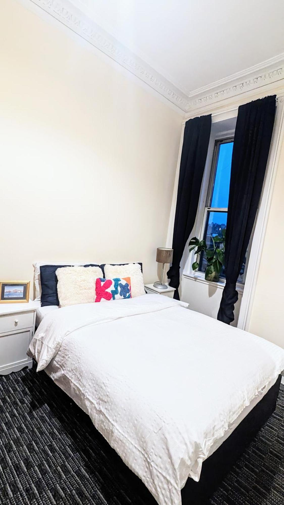 Edinburgh City Center Haymarket Double Room Exterior foto