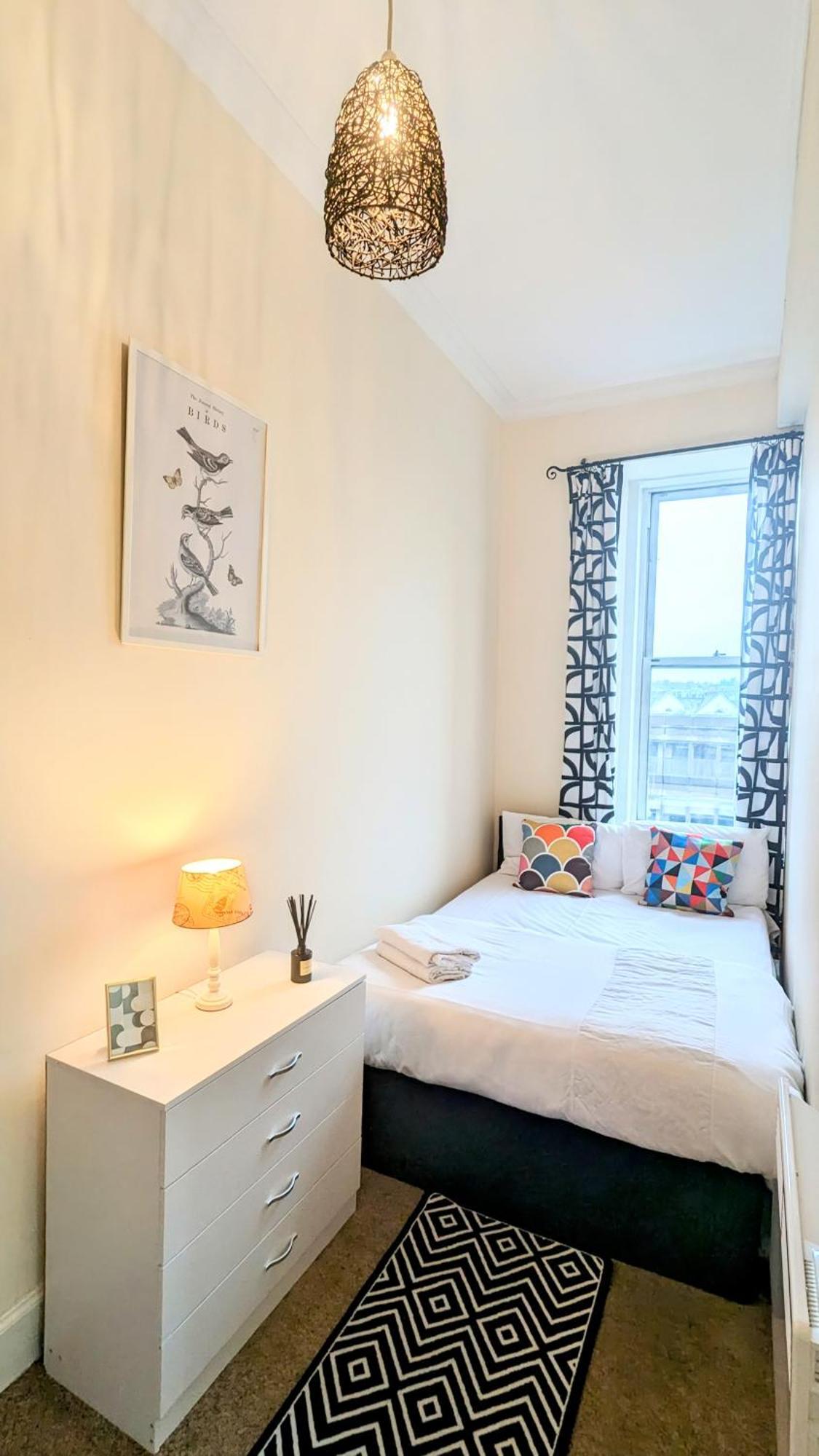 Edinburgh City Center Haymarket Double Room Exterior foto