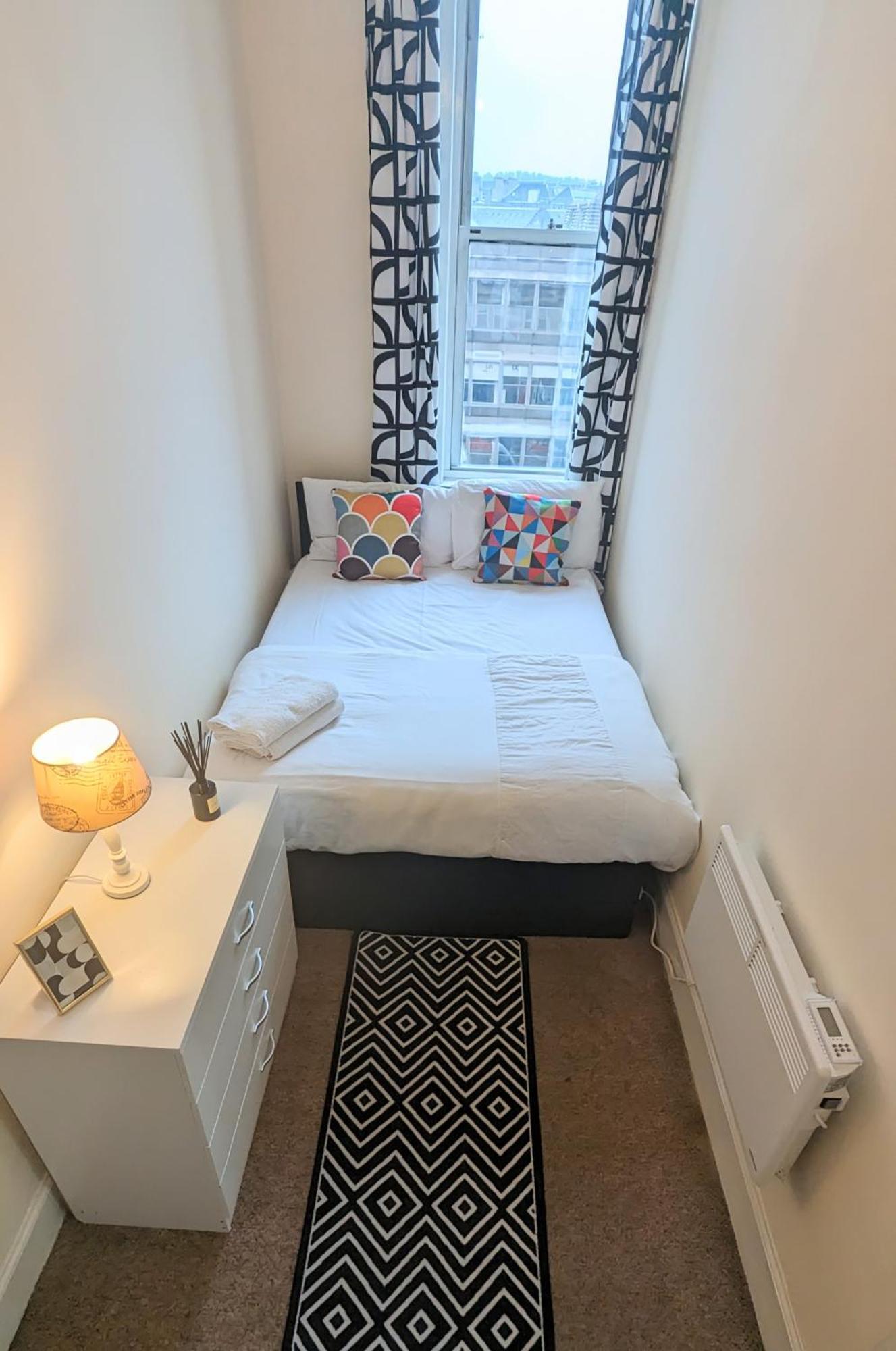 Edinburgh City Center Haymarket Double Room Exterior foto